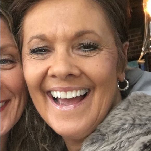 Meet your Posher, Valerie - Picture 2 of 2